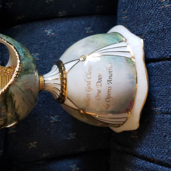 Thomas Kinkade Musical Blessings Of Hope Egg - Picture 3 of 8